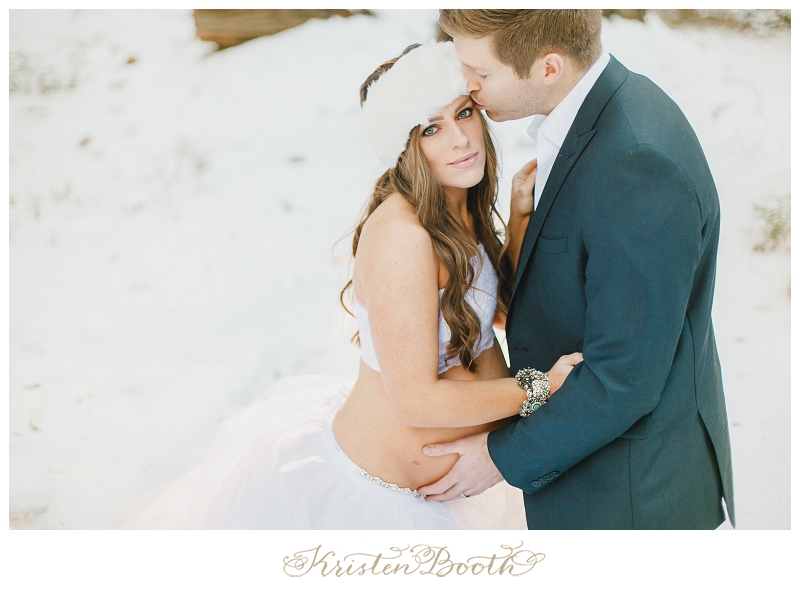Winter-Princess-Maternity-Photos-in-The-Snow-06