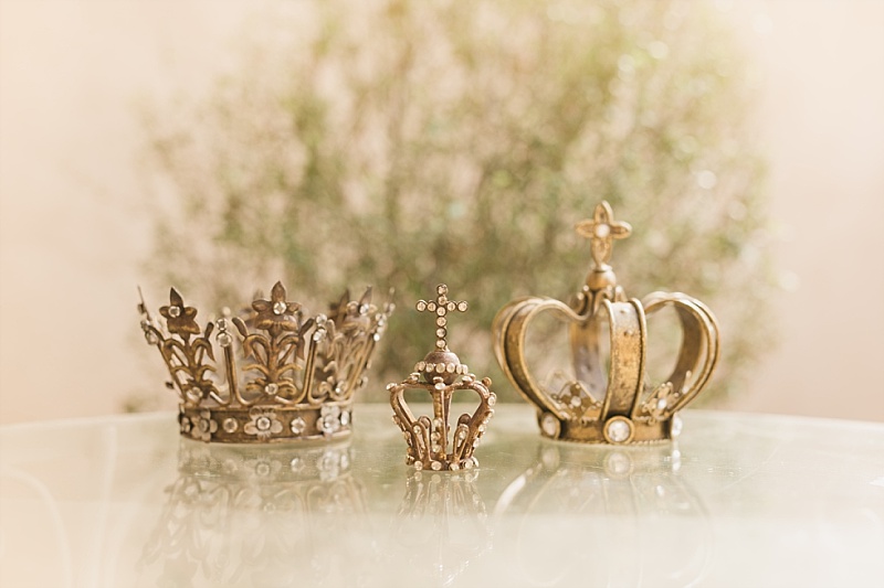 Fairytale pregnancy announcement with crowns