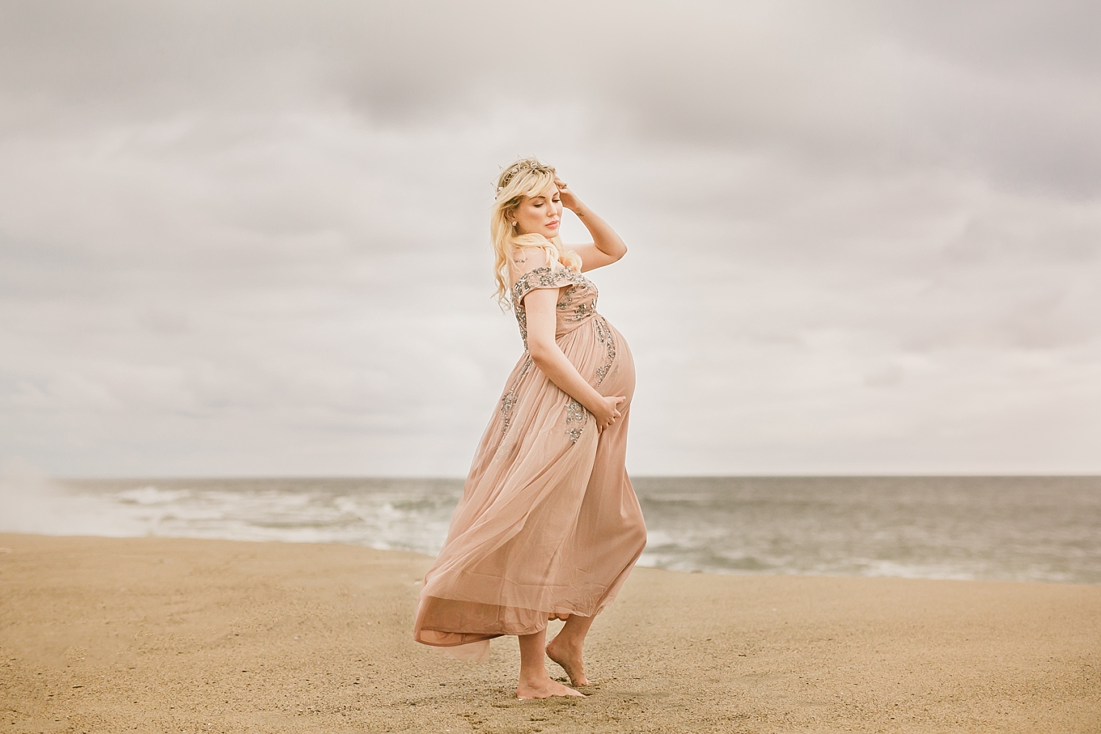 Enchanting maternity shoot on the beach